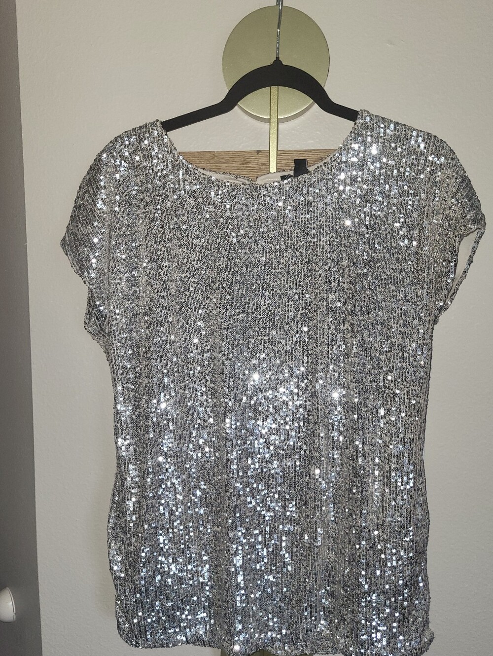 Cable & Gauge Tan Silver sequin short sleeve Party blouse Top Size LARGE NWT
